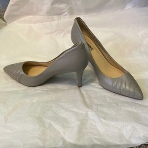 Karl Lagerfeld Gray quilted pumps